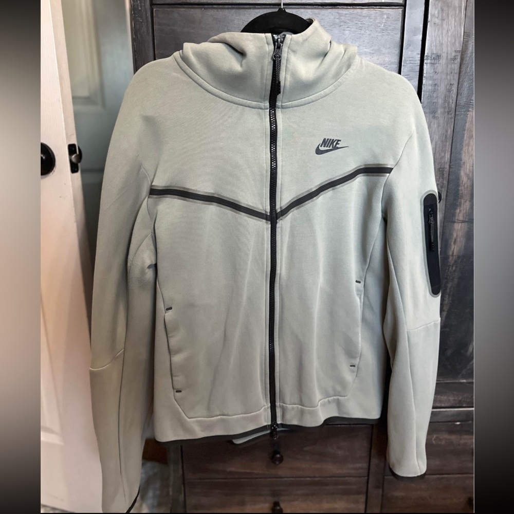 Nike tech